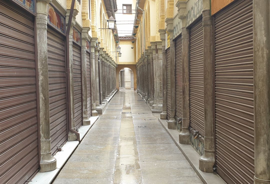 Las tiendas de la zona turística de la Alcaicería, en pleno centro de Granada, totalmente cerradas por las medidas 'anticovid' de noviembre de 2020 Las tiendas de la zona turística de la Alcaicería, en pleno centro de Granada, totalmente cerradas por las medidas 'anticovid' de noviembre de 2020