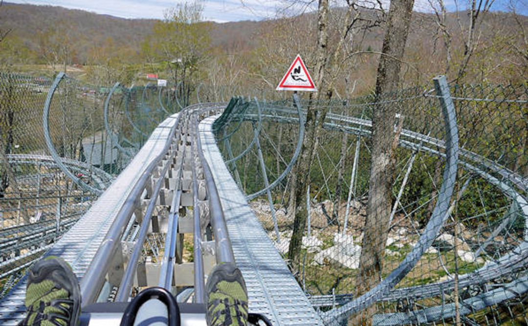 Imagen de un alpine coaster Imagen de un alpine coaster