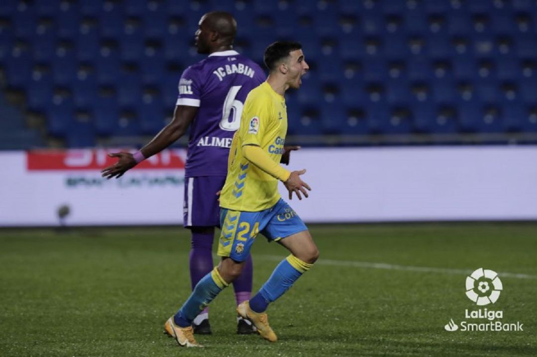 Róber González celebra uno de sus goles ante la incredulidad de Babin. Róber González celebra uno de sus goles ante la incredulidad de Babin.