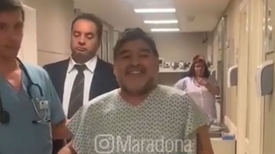 Maradona, en su recuperación antes de salir del hospital Maradona, en su recuperación antes de salir del hospital