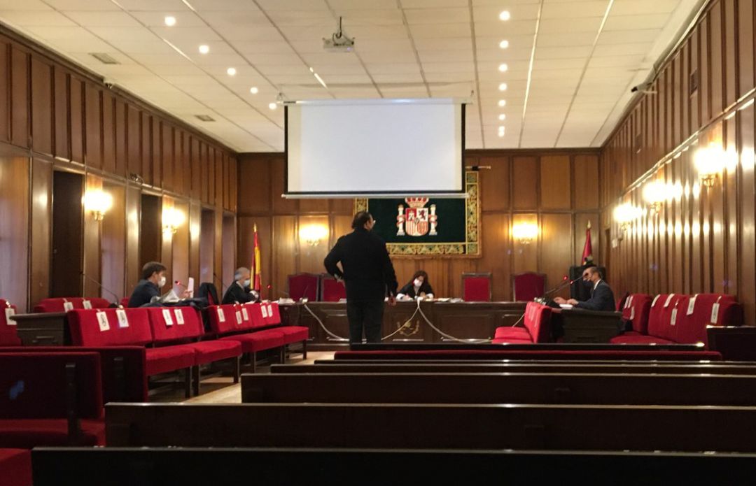 Juicio por un delito de estafa. Juicio por un delito de estafa.