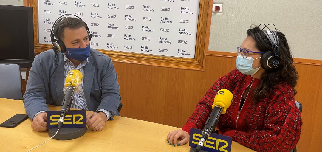 Manuel Serrano, junto a la periodista de Radio Albacete, Cristina Castellanos Manuel Serrano, junto a la periodista de Radio Albacete, Cristina Castellanos