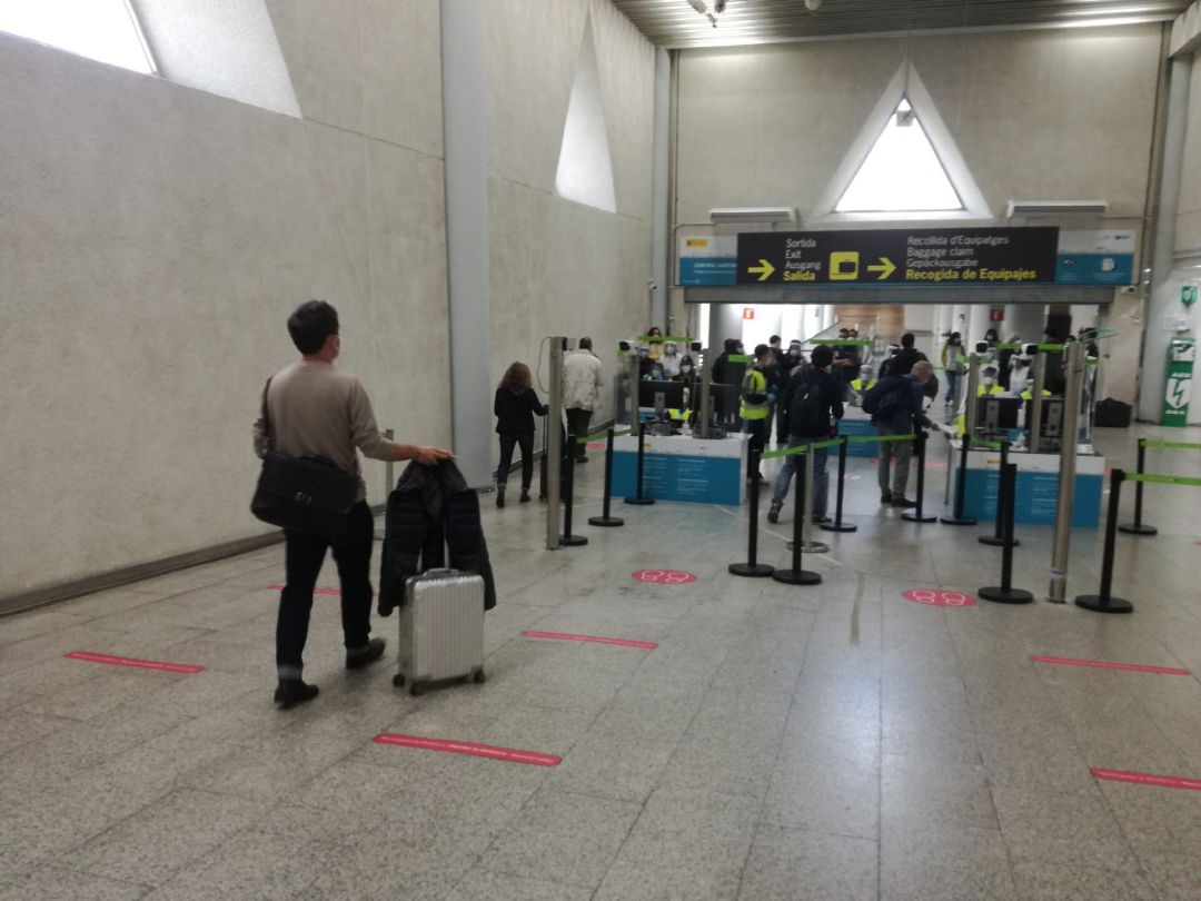 Control de pasajeros internacionales en el aeropuerto de Palma. Control de pasajeros internacionales en el aeropuerto de Palma.