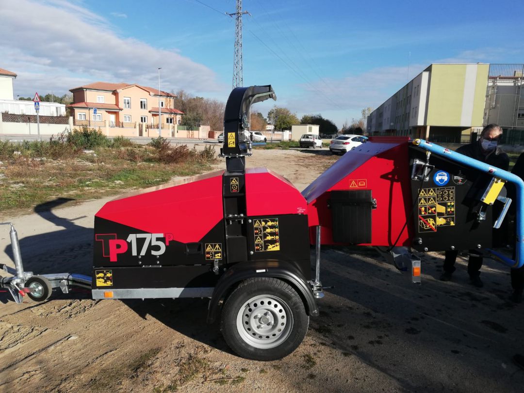 Máquina astilladora adquirida por el ayuntamiento de Arévalo para restos de poda Máquina astilladora adquirida por el ayuntamiento de Arévalo para restos de poda