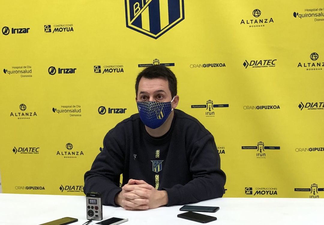 Cuetara en la rueda de prensa en Artaleku Cuetara en la rueda de prensa en Artaleku