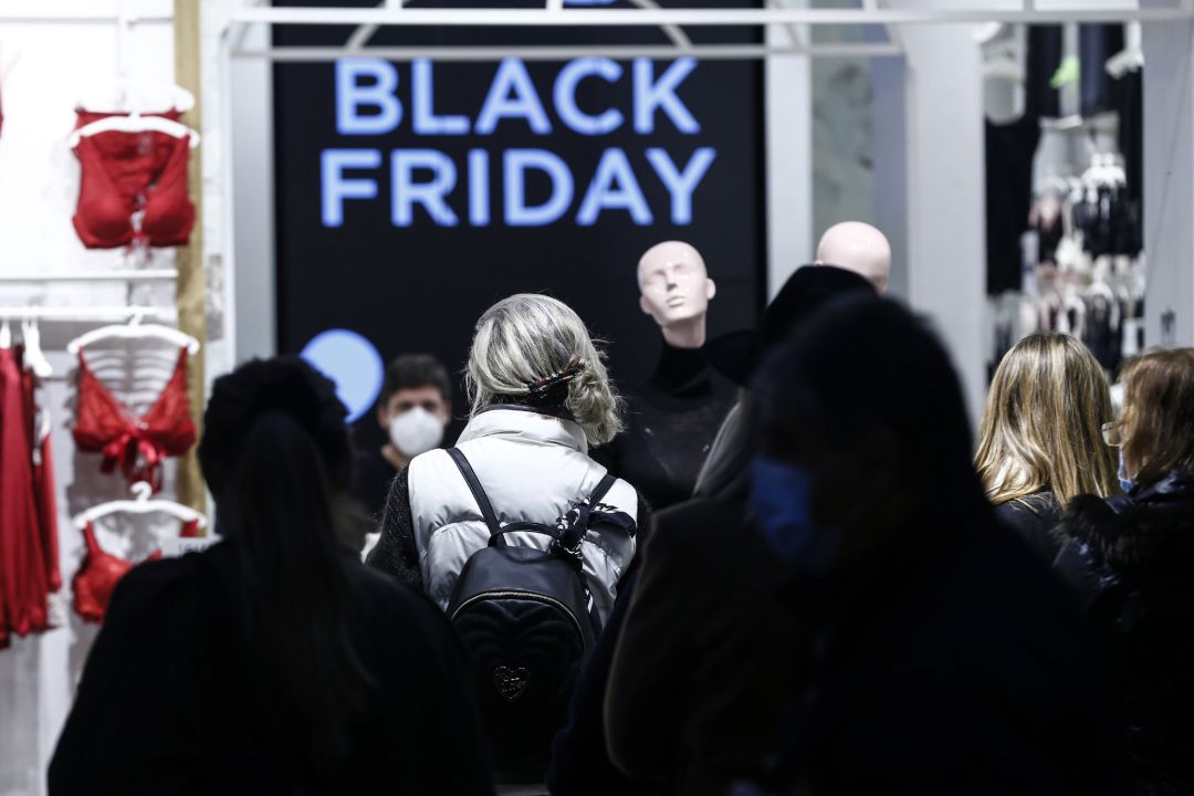 Imagen de un comercio durante el 'Black Friday' Imagen de un comercio durante el 'Black Friday'