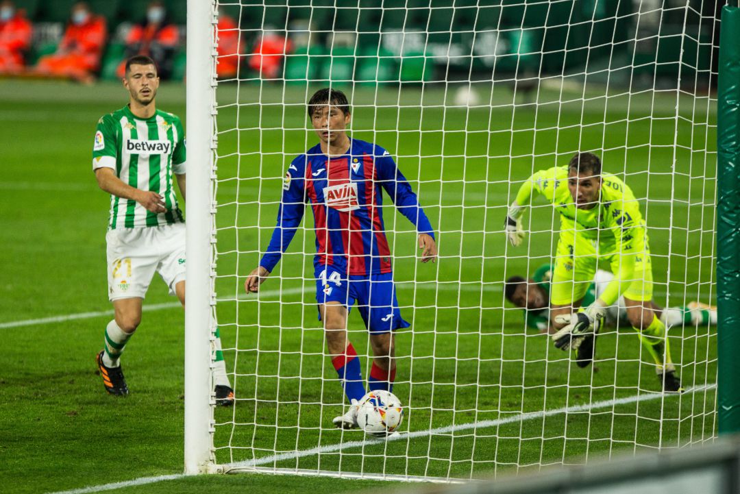 No score of Takashi Inui of Eibar during LaLiga, football match played between Real Betis Balompie and Sociedad Deportiva Eibar at Benito Villamarin Stadium on November 30, 2020 in Sevilla, Spain.
AFP7 No score of Takashi Inui of Eibar during LaLiga, football match played between Real Betis Balompie and Sociedad Deportiva Eibar at Benito Villamarin Stadium on November 30, 2020 in Sevilla, Spain.
AFP7