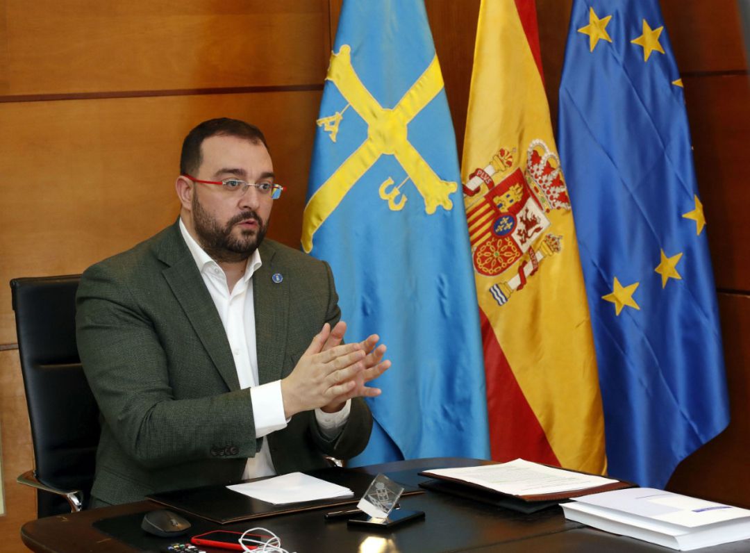 El presidente del Principado, Adrián Barbón, durante una reunión telemática. El presidente del Principado, Adrián Barbón, durante una reunión telemática.