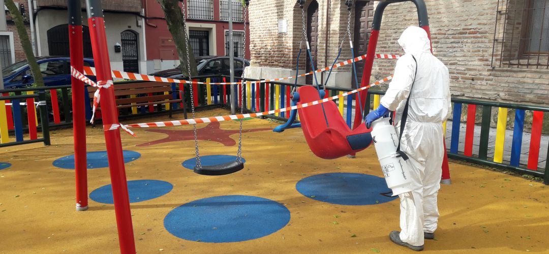 Desinfección de parque infantil Desinfección de parque infantil