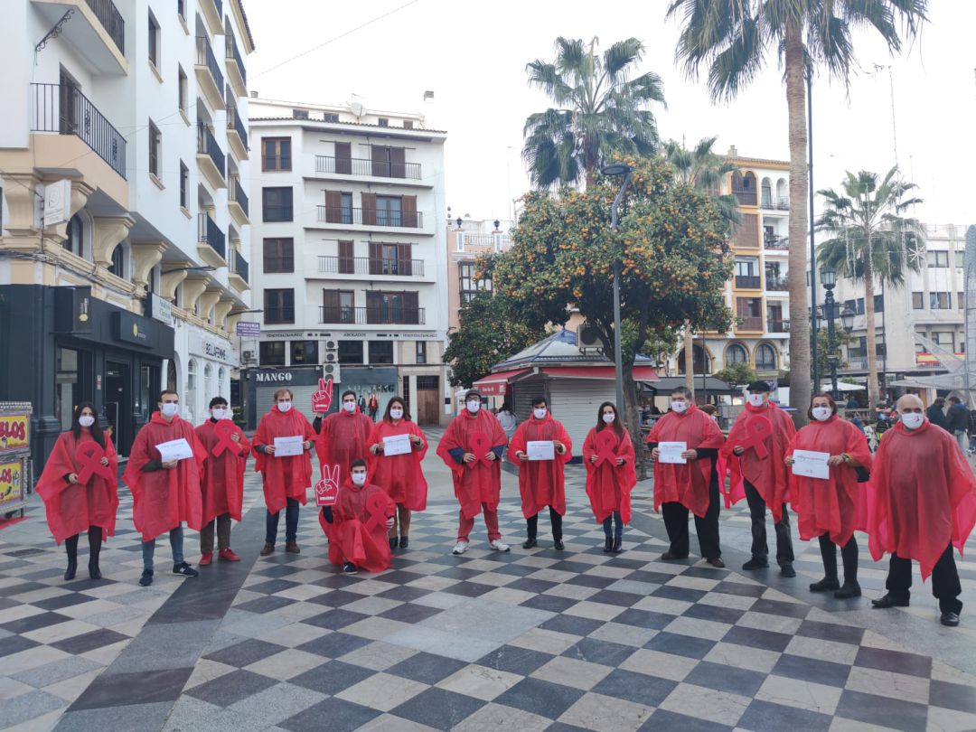 Participantes en el acto celebrado en la Plaza Alta de Algeciras en el Día Mundial del SIDA Participantes en el acto celebrado en la Plaza Alta de Algeciras en el Día Mundial del SIDA