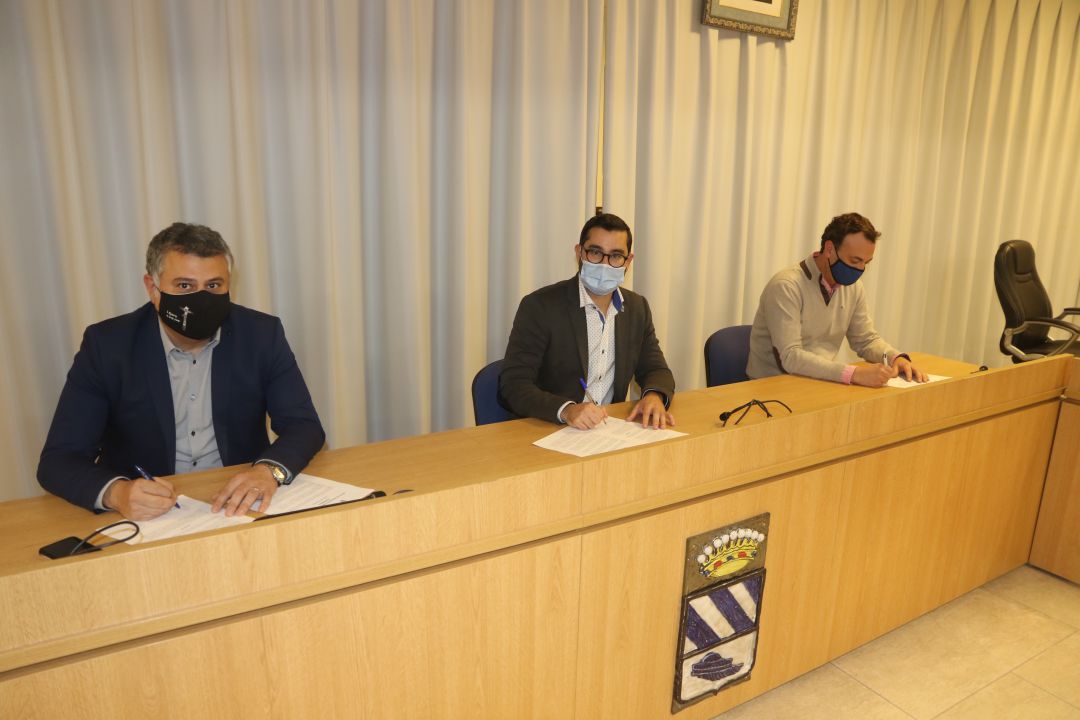 Firma entre PSOE, PP y Més L'Alcora para impulsar el crecimiento de la localidad Firma entre PSOE, PP y Més L'Alcora para impulsar el crecimiento de la localidad
