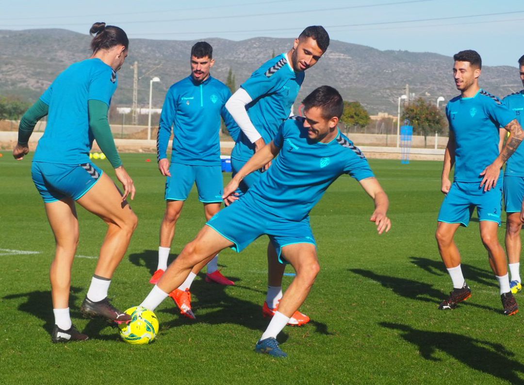 Los jugadores del C.D.Castellón entrenan en las instalaciones de Marina d'Or Los jugadores del C.D.Castellón entrenan en las instalaciones de Marina d'Or
