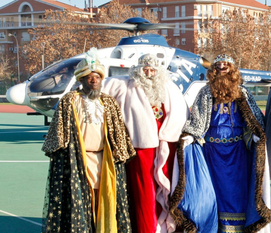 Imagen de archivo de los Reyes Magos llegando a Getafe en helicóptero
EUROPA PRESS Imagen de archivo de los Reyes Magos llegando a Getafe en helicóptero
EUROPA PRESS