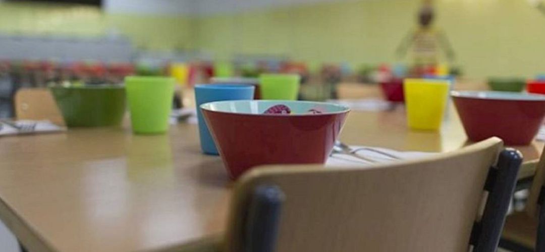 Comedor escolar vacío. Foto de archivo. Comedor escolar vacío. Foto de archivo.