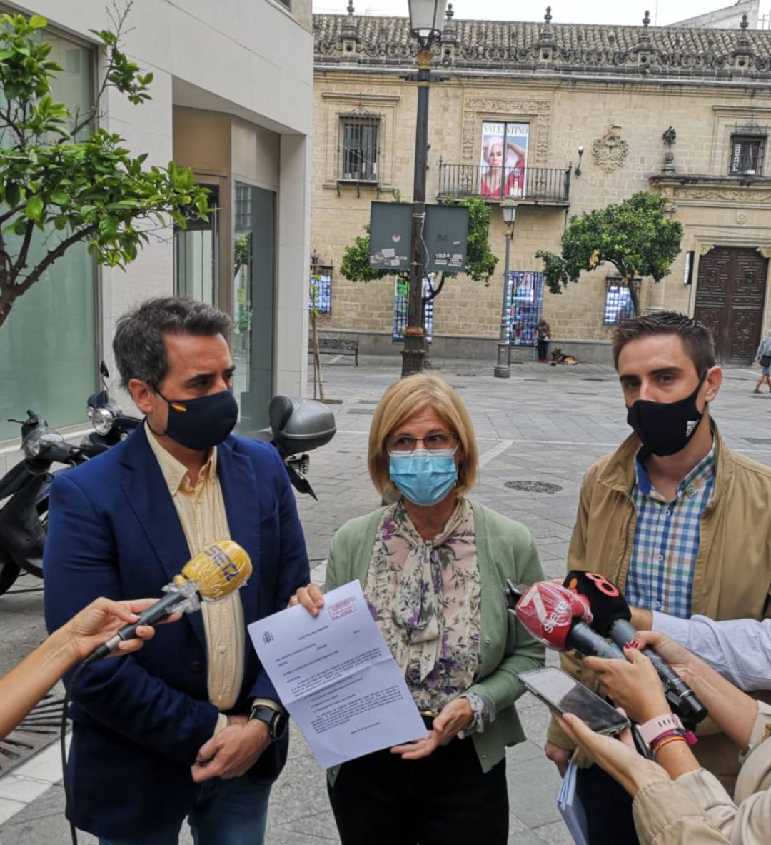 Los populares Antonio Saldaña, María José García Pelayo y Jaime Espinar Los populares Antonio Saldaña, María José García Pelayo y Jaime Espinar