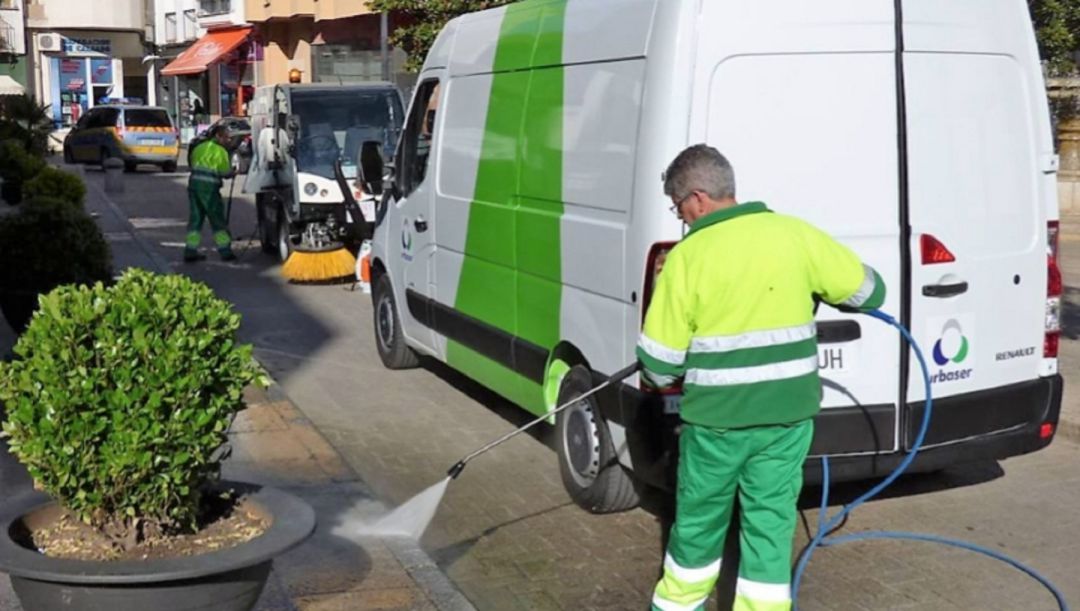 Empleados del servicio de limpieza municipal. Empleados del servicio de limpieza municipal.