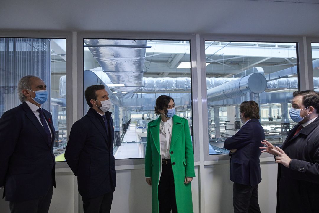 El consejero de Sanidad, Enrique Ruiz Escudero; el presidente del PP, Pablo Casado; la presidenta de la Comunidad de Madrid, Isabel Díaz Ayuso; y el alcalde de Madrid, José Luis Martínez Almeida; durante la inauguración del Hospital Isabel Zendal. El consejero de Sanidad, Enrique Ruiz Escudero; el presidente del PP, Pablo Casado; la presidenta de la Comunidad de Madrid, Isabel Díaz Ayuso; y el alcalde de Madrid, José Luis Martínez Almeida; durante la inauguración del Hospital Isabel Zendal.