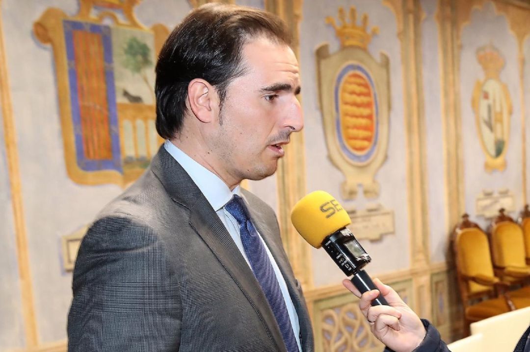 El alcalde de Medina, Guzmán Gómez, preocupado por los futuros proyectos fotovoltaicos El alcalde de Medina, Guzmán Gómez, preocupado por los futuros proyectos fotovoltaicos