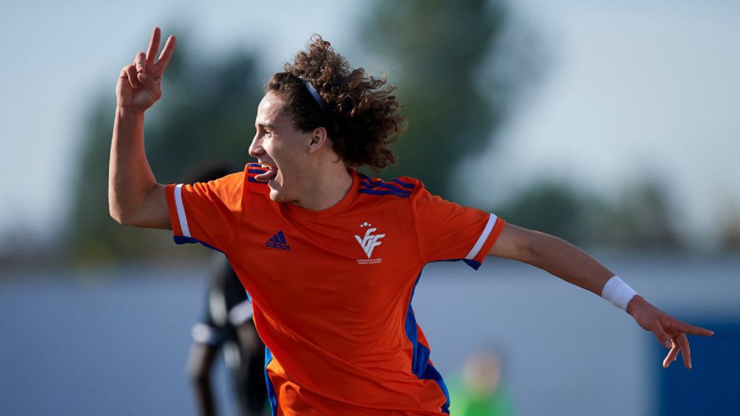 Fabio Blanco, celebrando un gol con la selección valenciana. Fabio Blanco, celebrando un gol con la selección valenciana.