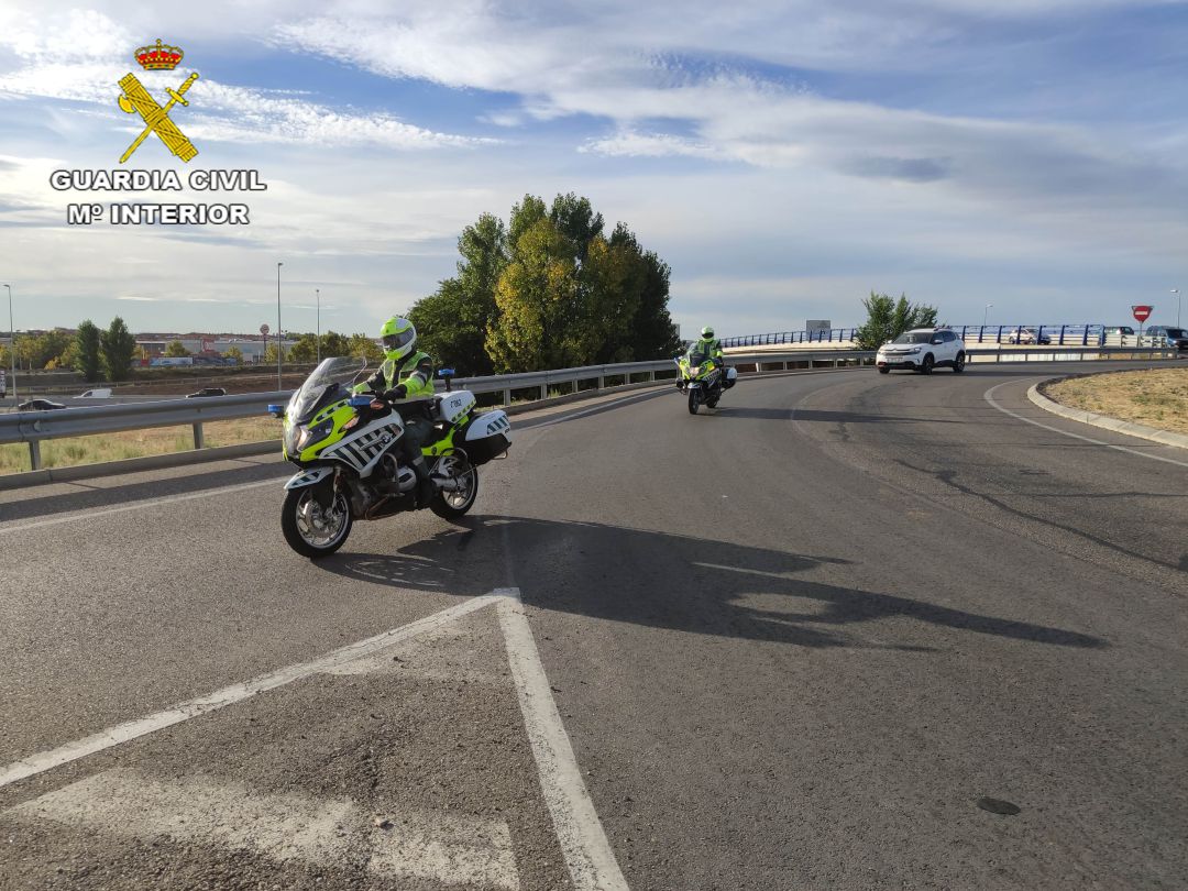 Patrulla de Tráfico de la Guardia Civil Patrulla de Tráfico de la Guardia Civil