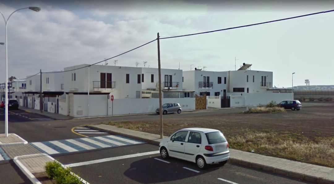 Algunas de las viviendas de Playa Honda anexas al aeropuerto César Manrique Lanzarote. Algunas de las viviendas de Playa Honda anexas al aeropuerto César Manrique Lanzarote.