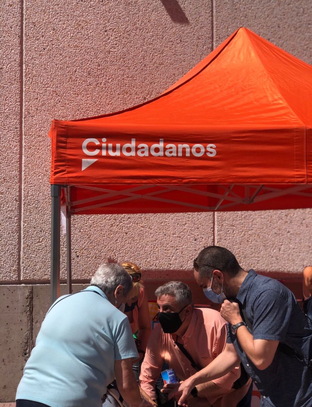 Carpa de Cs en una recogida de alimentos Carpa de Cs en una recogida de alimentos