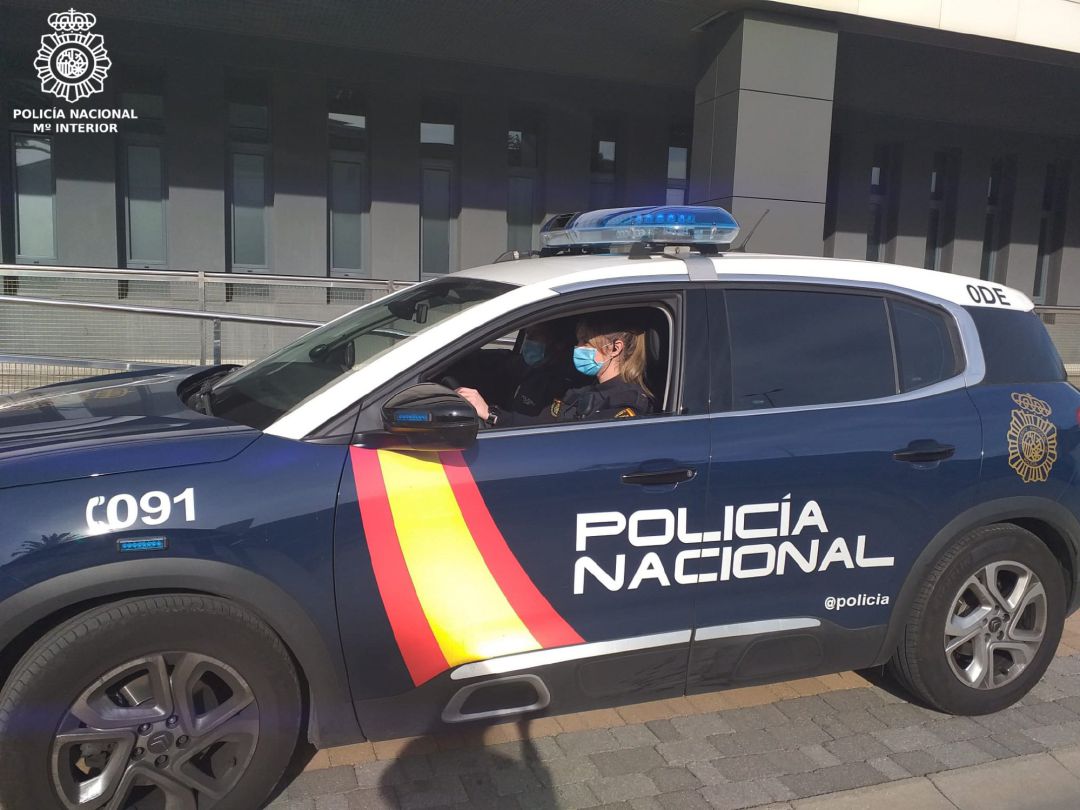 Agentes de la Policía Nacional en una de las unidades Agentes de la Policía Nacional en una de las unidades