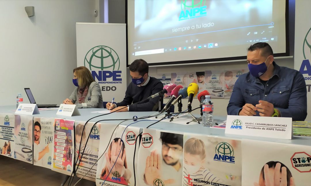 Pilar Sánchez, Ramón Izquierdo y Julio Casarrubios representantes de ANPE en la región Pilar Sánchez, Ramón Izquierdo y Julio Casarrubios representantes de ANPE en la región