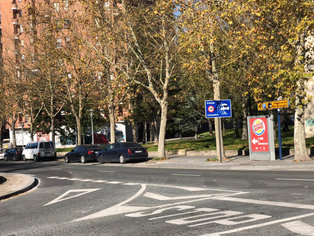 Una señal avisa en Iturritxu de la zona 30 y la presencia de radar Una señal avisa en Iturritxu de la zona 30 y la presencia de radar