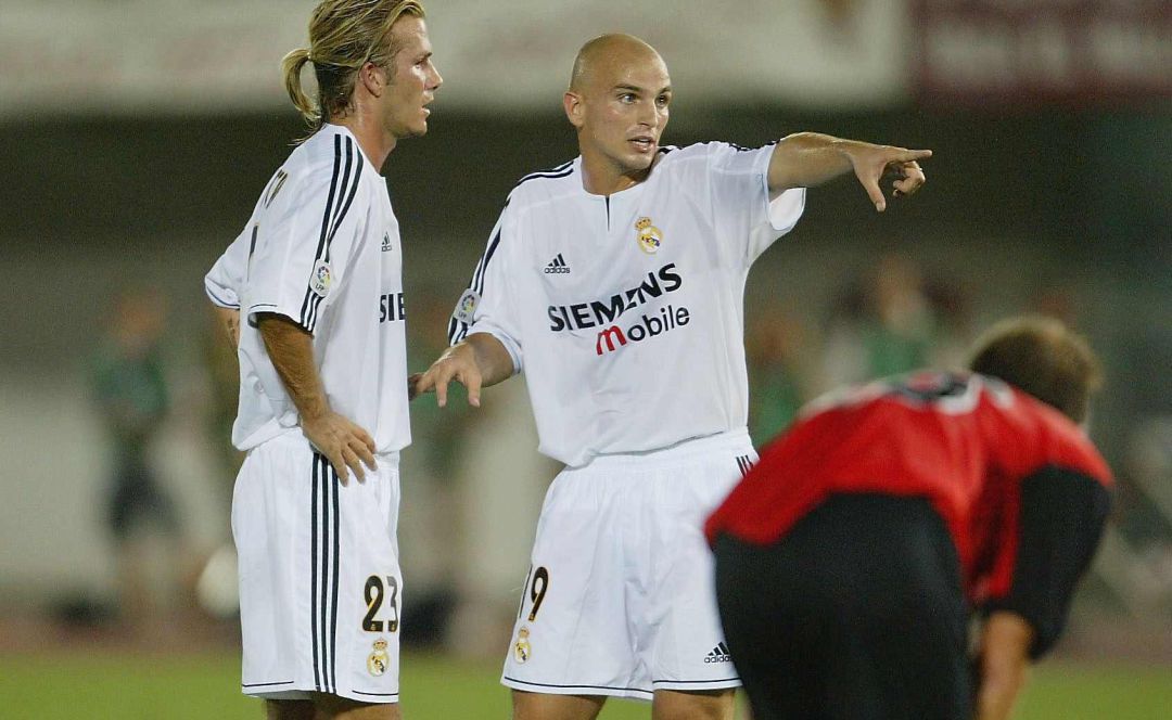 Beckham y Cambiasso, en un partido ante el Mallorca en 2003. Beckham y Cambiasso, en un partido ante el Mallorca en 2003.