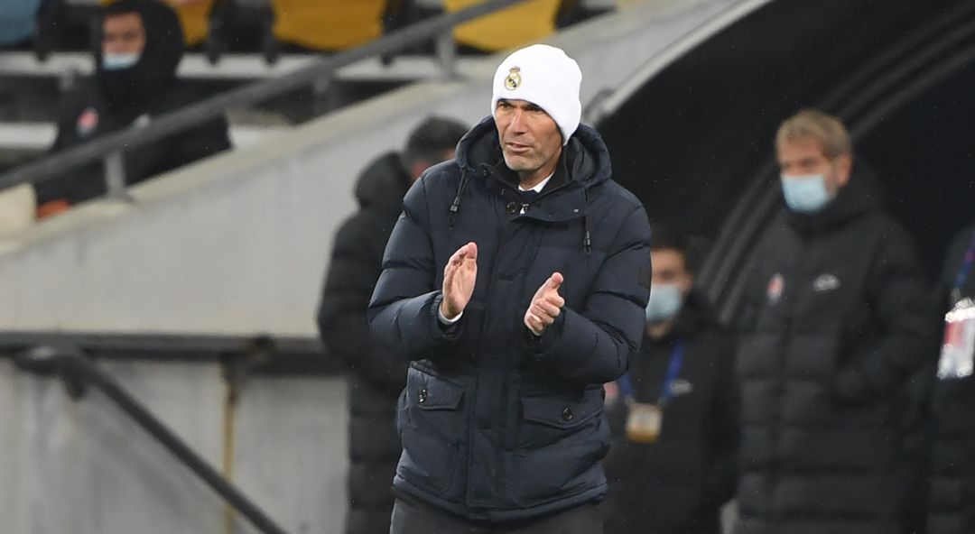 Zidane, durante el partido contra el Shakhtar Donetsk. Zidane, durante el partido contra el Shakhtar Donetsk.