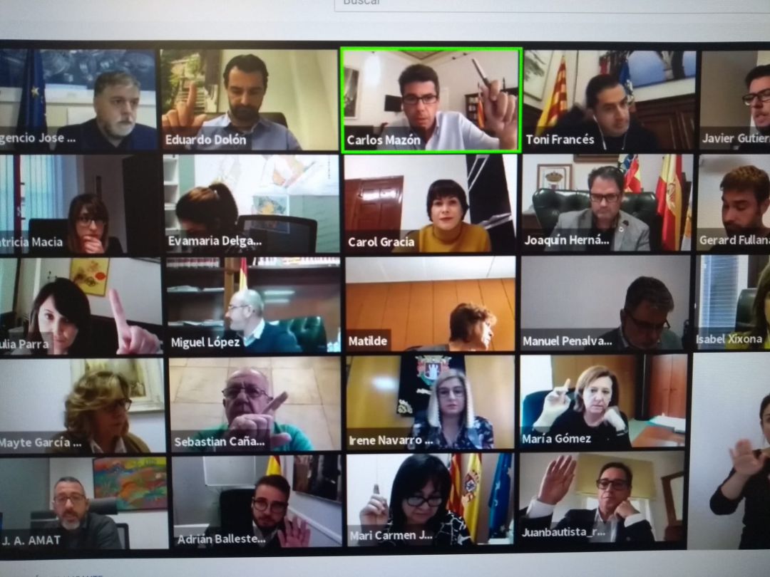 Un momento de la votación en el pleno ordinario de diciembre celebrado hoy en la Diputación de Alicante. Un momento de la votación en el pleno ordinario de diciembre celebrado hoy en la Diputación de Alicante.