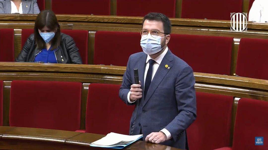 El vicepresidente con funciones de presdiente de la Generalitat, Pere Aragonès, en el pleno del Parlament.
El vicepresidente con funciones de presdiente de la Generalitat, Pere Aragonès, en el pleno del Parlament.