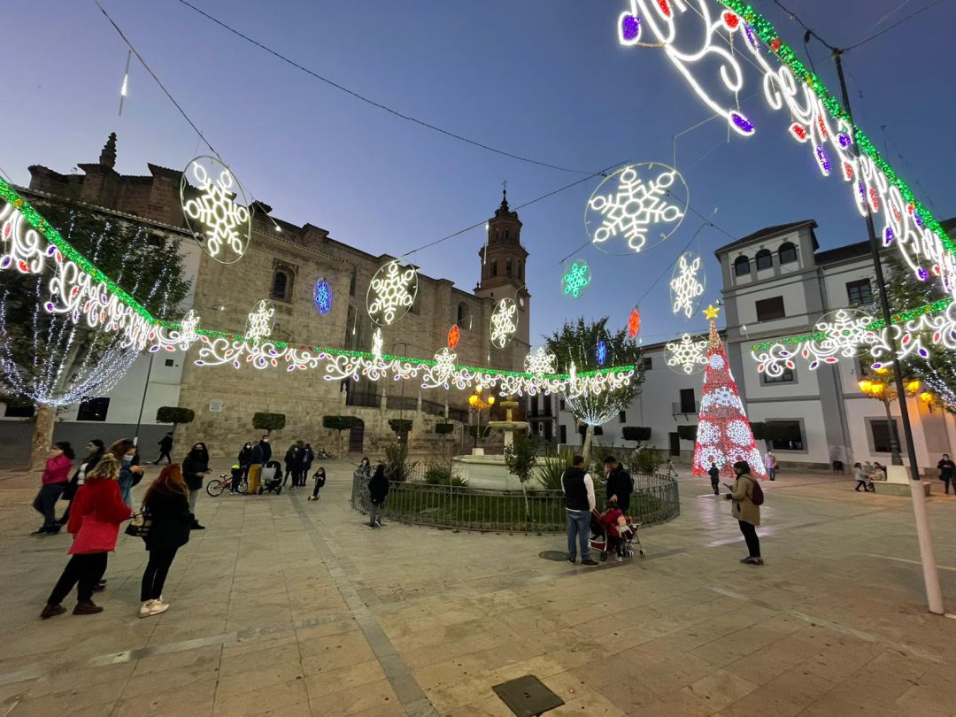 Iluminación navideña en la Plaza Mayor de Baza Iluminación navideña en la Plaza Mayor de Baza