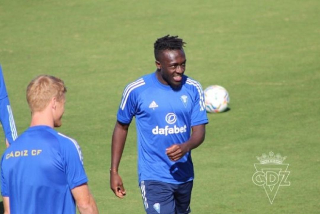 Adekanyé debutó con el Cádiz ante el Elche Adekanyé debutó con el Cádiz ante el Elche