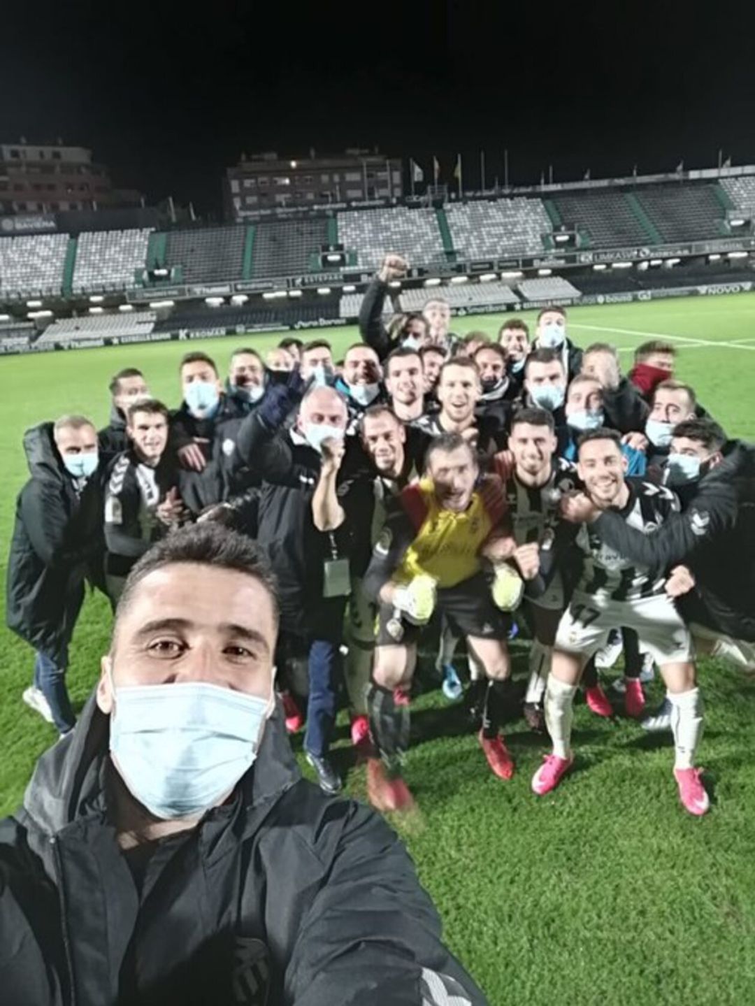 El capitán del C.D.Castellón, David Cubillas, deja constancia de la alegría del equipo tras el triunfo ante el Real Zaragoza El capitán del C.D.Castellón, David Cubillas, deja constancia de la alegría del equipo tras el triunfo ante el Real Zaragoza