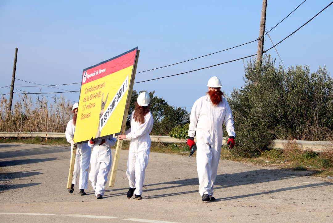 Imatge d'una performance de la IAEDEN a Palau-saverdera Imatge d'una performance de la IAEDEN a Palau-saverdera
