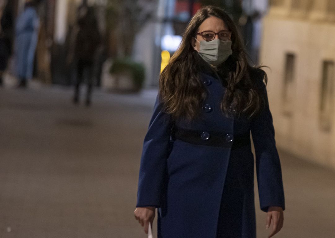 La vicepresidenta del Gobierno valenciano, Mónica Oltra, llega a su reunión con el president de la Generalitat valenciana, Ximo Puig, en el Palau de la Generalitat, en València La vicepresidenta del Gobierno valenciano, Mónica Oltra, llega a su reunión con el president de la Generalitat valenciana, Ximo Puig, en el Palau de la Generalitat, en València