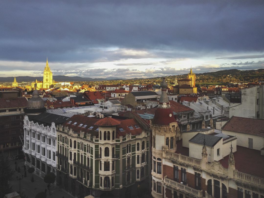Oviedo es una de las ciudades que verá levantado su cierre perimetral. Oviedo es una de las ciudades que verá levantado su cierre perimetral.