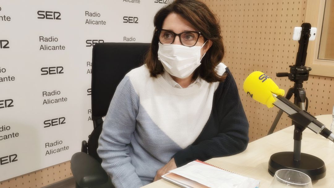 Amparo Navarro en día del debate con Cabezuelo en Radio Alicante Amparo Navarro en día del debate con Cabezuelo en Radio Alicante