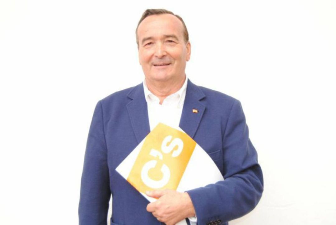 El concejal de Benicàssim, Domingo Lorenzo, ha dejado el acta en el ayuntamiento por cuestiones familiares personales, que le obligan a trasladarse a Madrid El concejal de Benicàssim, Domingo Lorenzo, ha dejado el acta en el ayuntamiento por cuestiones familiares personales, que le obligan a trasladarse a Madrid