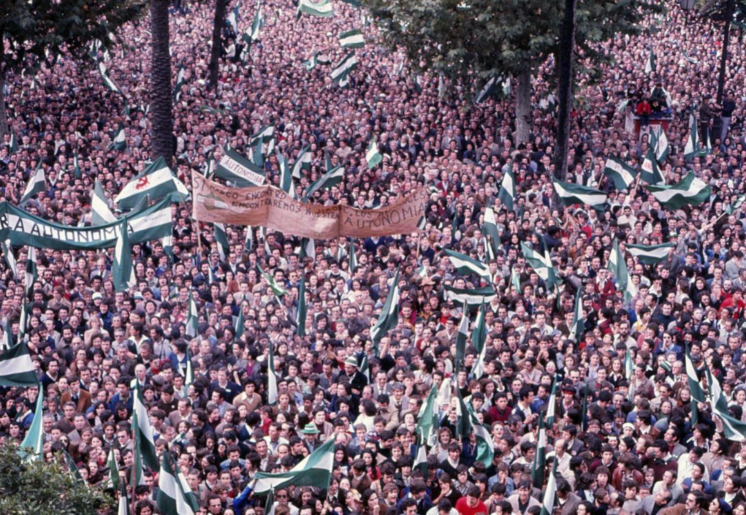 Miles de jiennenses, miles de andaluces se echaron a las calles para reivindicar lo que consideraban justo, la autonomía andaluza Miles de jiennenses, miles de andaluces se echaron a las calles para reivindicar lo que consideraban justo, la autonomía andaluza