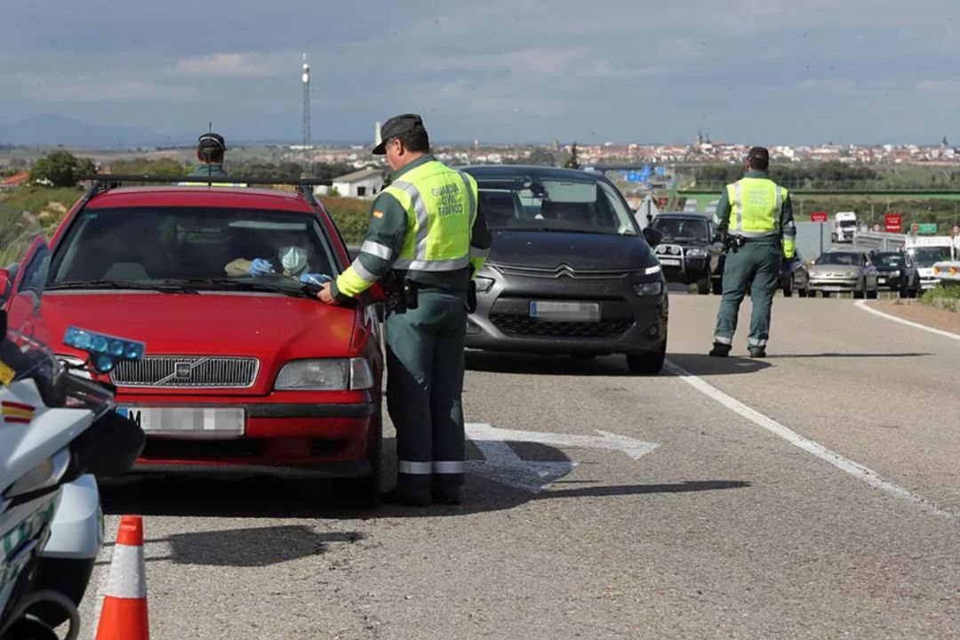 Control de tráfico en una de las salidas de la Comunidad. Control de tráfico en una de las salidas de la Comunidad.