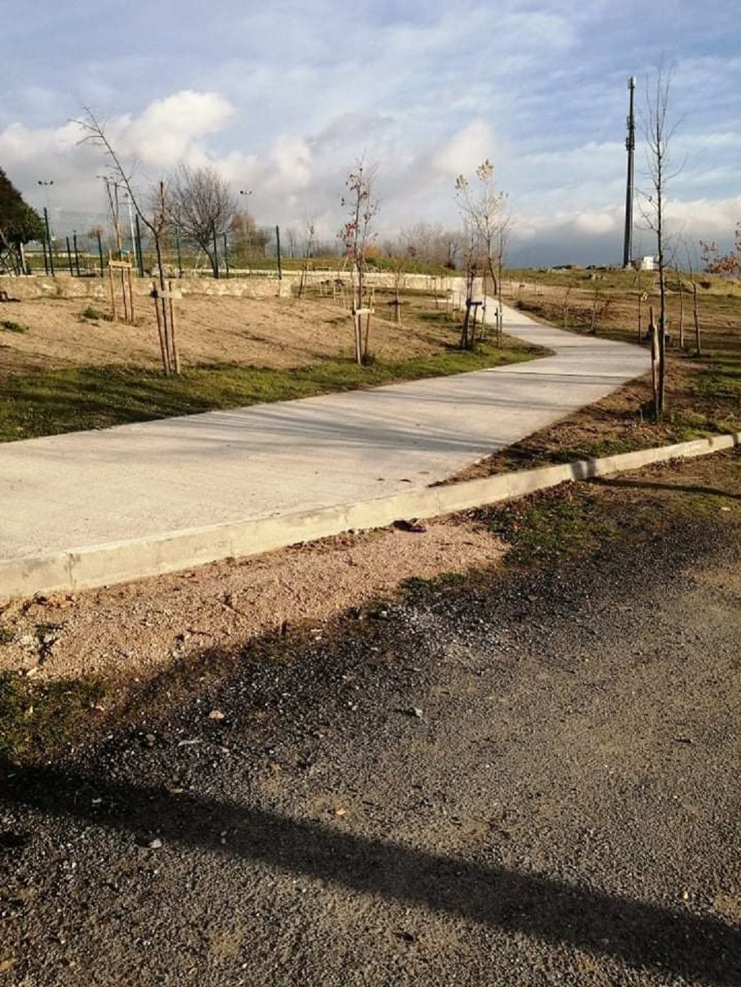 Uno de los acccesos a La Mina en Palazuelos de Eresma Uno de los acccesos a La Mina en Palazuelos de Eresma
