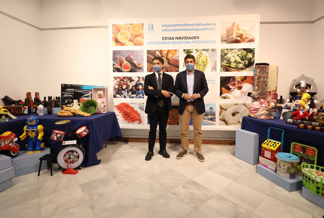 El secretario autonómico de Turisme, Francesc Colomer, (i) y el presidente de la Diputación, Carlos Mazón (d), tras firmar el acuerdo por el plan de cooperación de turismo. El secretario autonómico de Turisme, Francesc Colomer, (i) y el presidente de la Diputación, Carlos Mazón (d), tras firmar el acuerdo por el plan de cooperación de turismo.