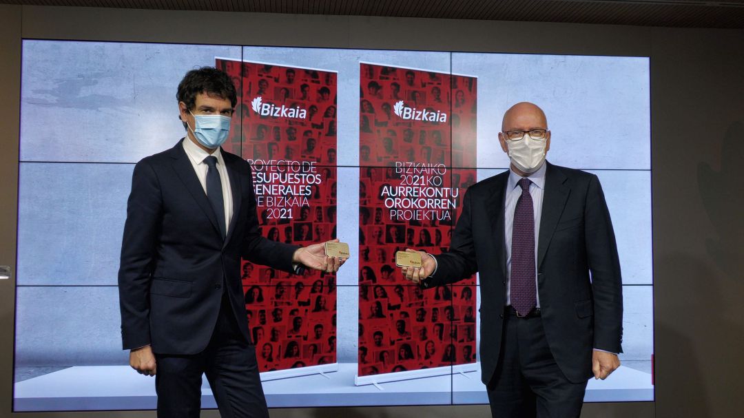 El diputado general de Bizkaia, Unai Rementeria, y el diputado Hacienda, José María Irruarrizaga ha presentado el proyecto de presupuestos de Bizkaia para 2021 El diputado general de Bizkaia, Unai Rementeria, y el diputado Hacienda, José María Irruarrizaga ha presentado el proyecto de presupuestos de Bizkaia para 2021