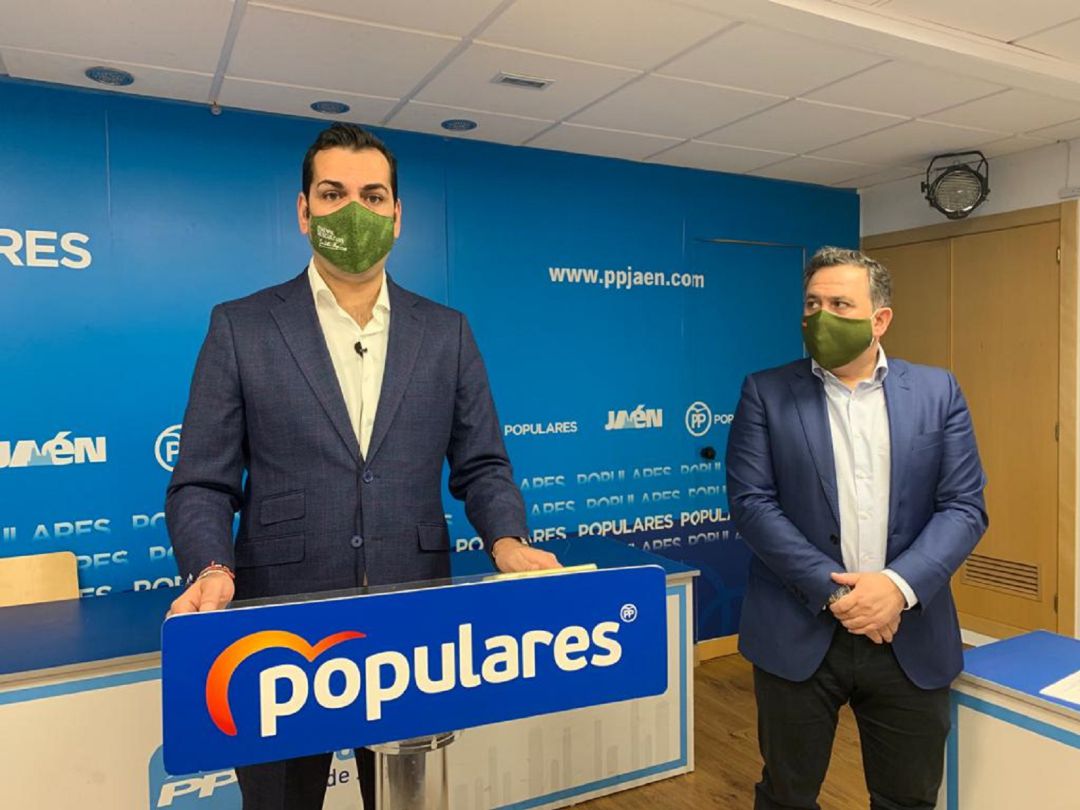 Los populares Juan Diego Requena y Francisco Palacios han valorado, respectivamente, los Presupuestos Generales del Estado y los dos años de gobierno en la Junta de Andalucía Los populares Juan Diego Requena y Francisco Palacios han valorado, respectivamente, los Presupuestos Generales del Estado y los dos años de gobierno en la Junta de Andalucía