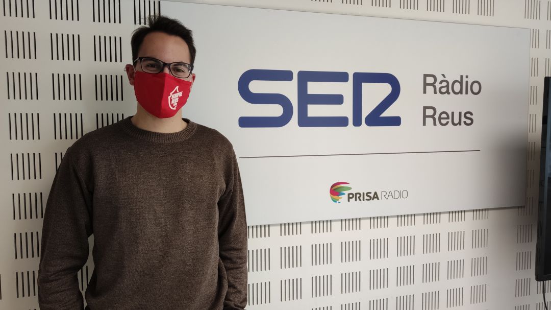 Alexis Gómez, membre de la plataforma, als estudis de Ràdio Reus. Alexis Gómez, membre de la plataforma, als estudis de Ràdio Reus.