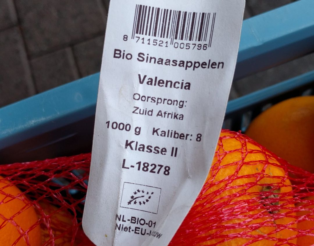Etiqueta de una bolsa de naranjas que provienen de Sudáfrica. Etiqueta de una bolsa de naranjas que provienen de Sudáfrica.