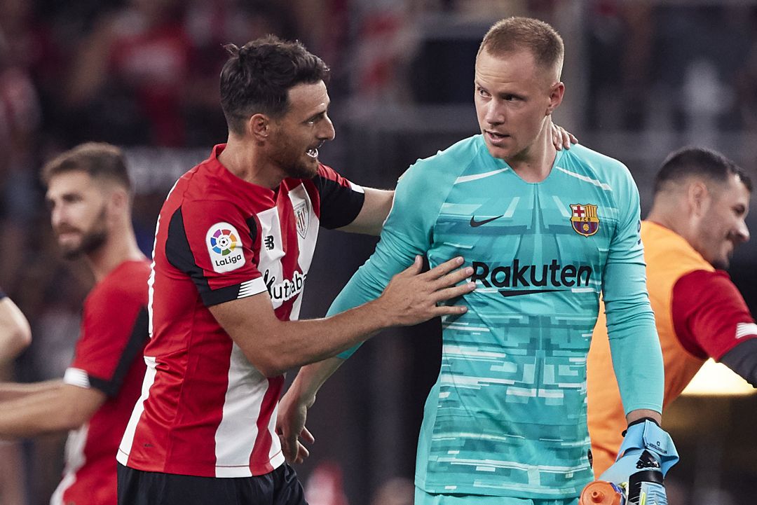 Ter Stegen y Aduriz en un partido de Liga 2019-20. Ter Stegen y Aduriz en un partido de Liga 2019-20.